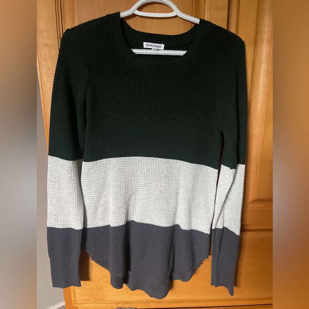Women’s long sleeve top (light sweater) size medium